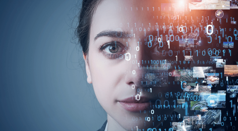 Inteligência artificial: descubra como ela está revolucionando o mundo Mulher com rosto coberto por códigos e números translúcidos.